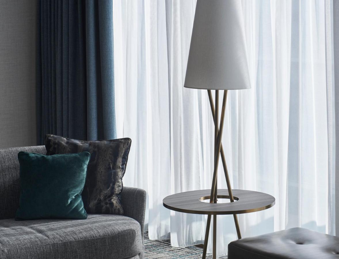 Hotel Kimpton Maa-Lai Bangkok By Ihg Zewnętrze zdjęcie Floor lamp