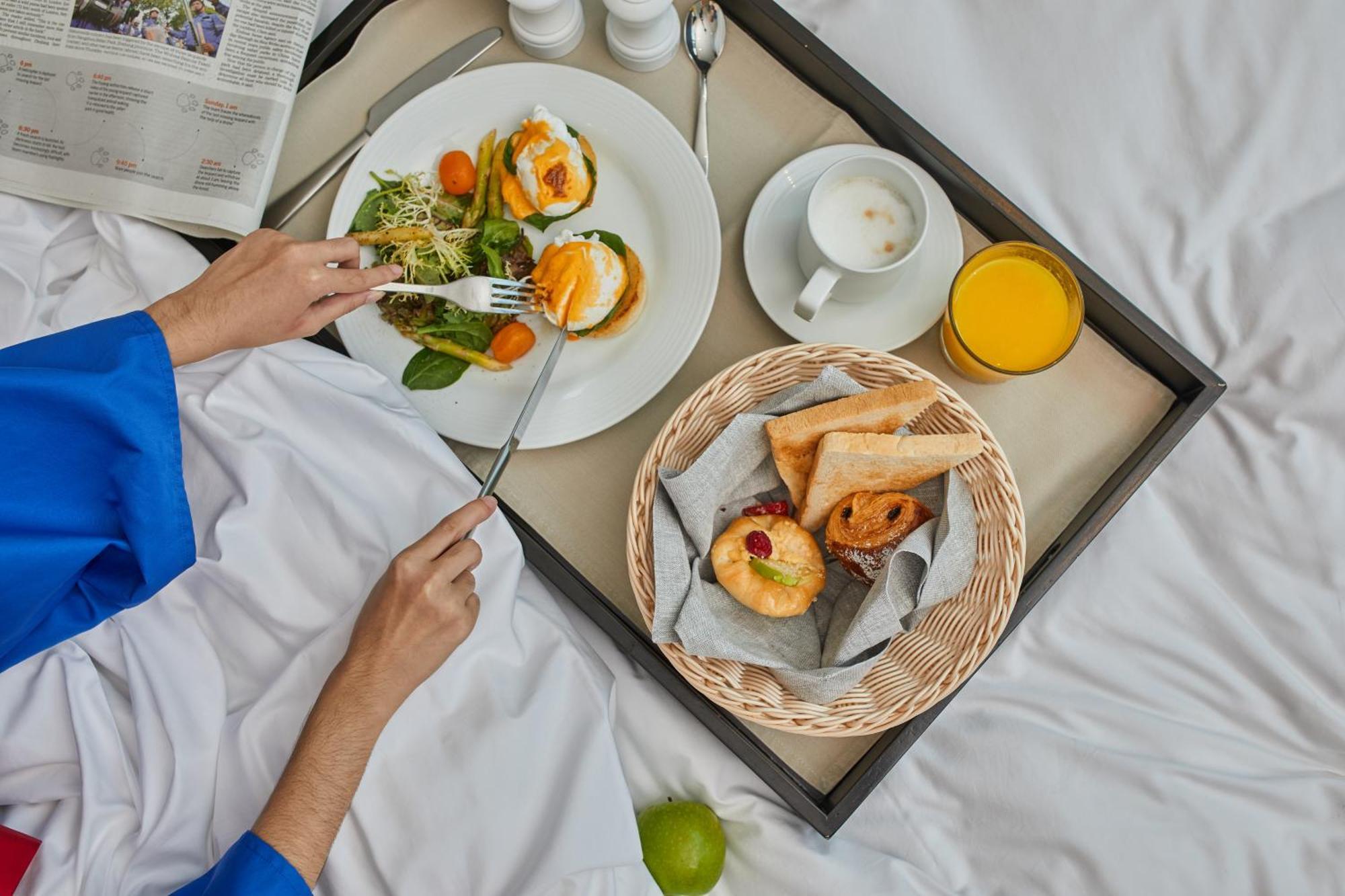 Hotel Kimpton Maa-Lai Bangkok By Ihg Zewnętrze zdjęcie Room service
